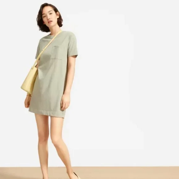 everlane the long weekend tee dress Taylor Swift's Everlane T-Shirt Dress Is on Sale for $24